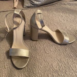 Gold heels size 8 ½